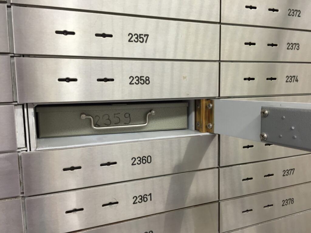 cajas fuertes numeradas en bancos