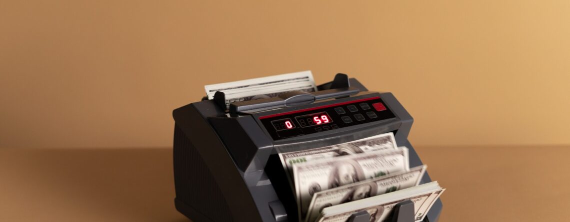 maquina contando billetes